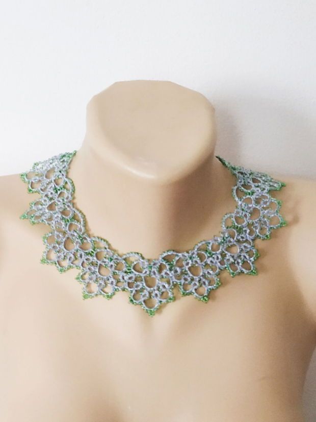 Colier argintiu cu verde din dantela frivolite, colier dantela argintie