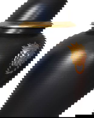 Urna din ceramica asiatica neagra