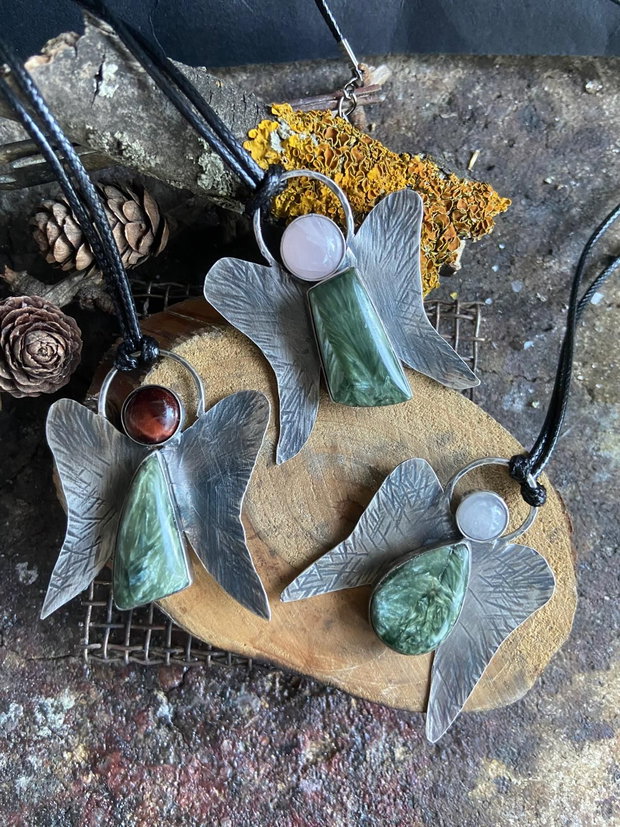 Pandantiv supradimensionat din argint 925, seraphinite si cuart roz, moonstone sau ochi de tigru, inger