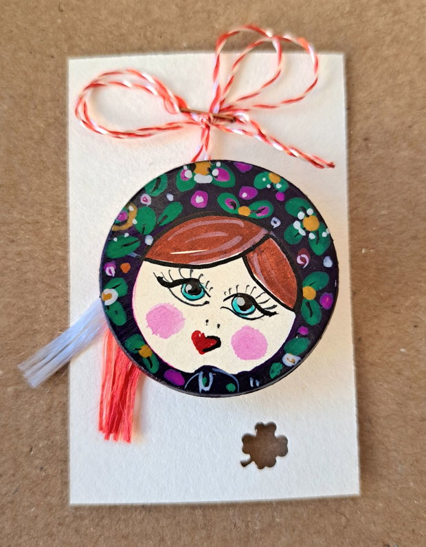 Martisor-țarancuta cu batic (brosa)