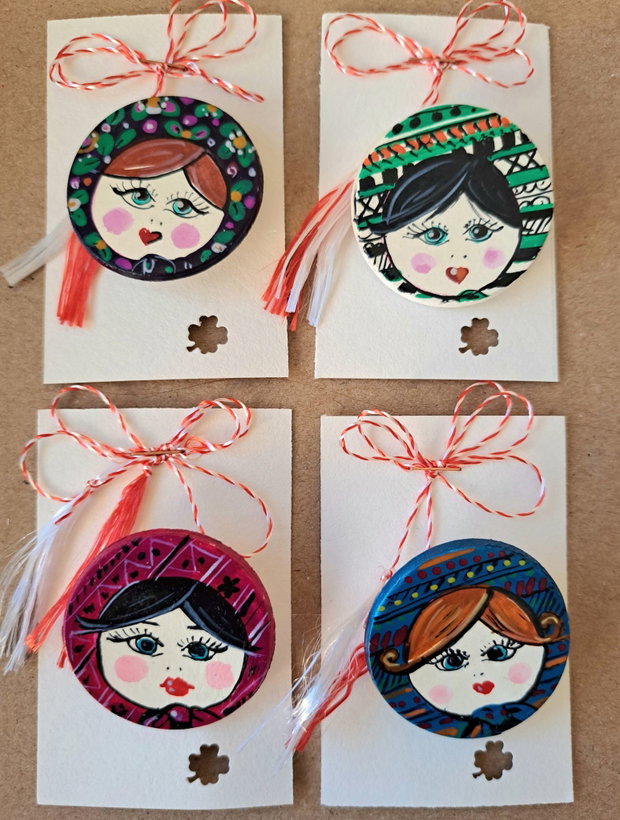 Martisor-țarancuta cu batic (brosa)