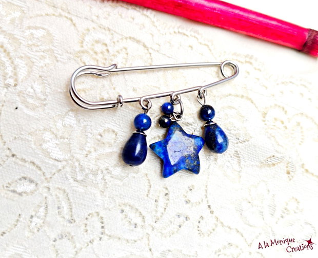 Brosa cu steluta si lapis lazuli