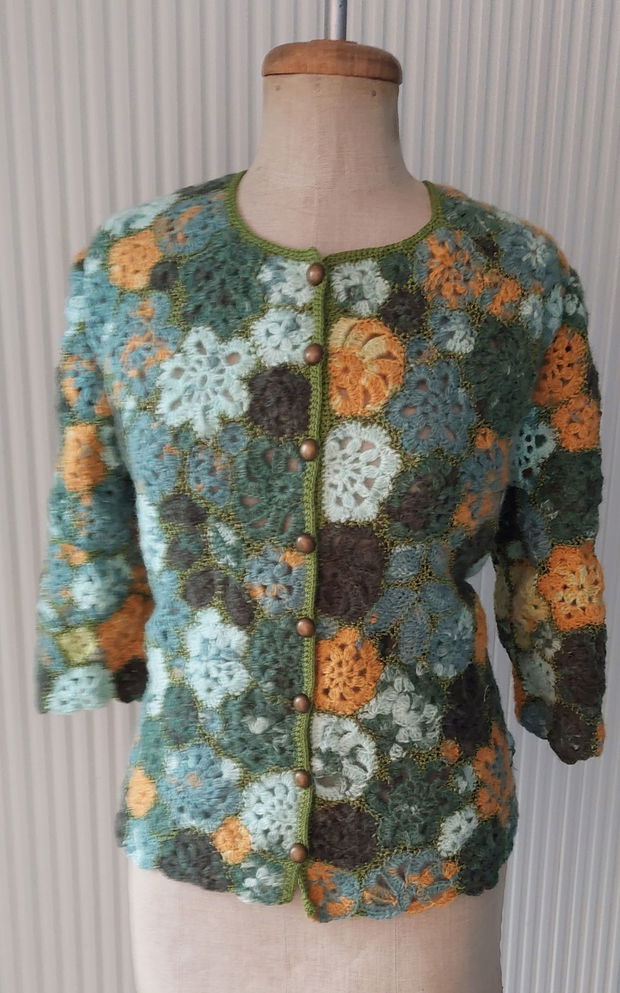 Jacheta Hillary green yellow