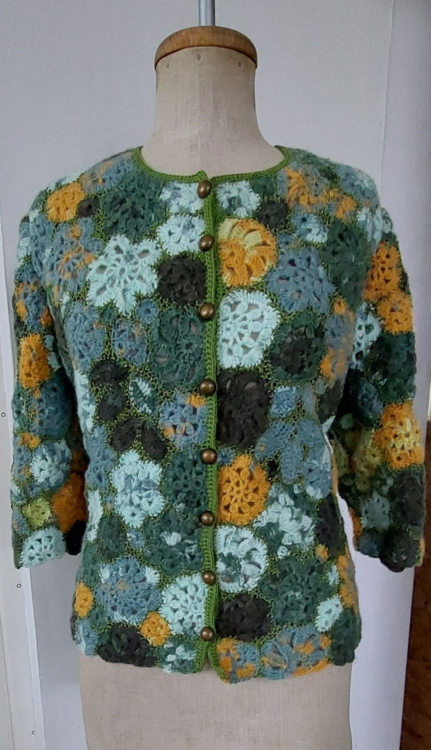 Jacheta Hillary green yellow