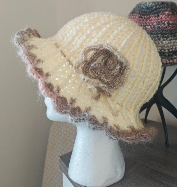Palarie dama flowers by Irina