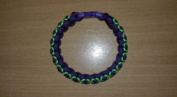 Brățară fixă paracord cusută mov cu verde neon
