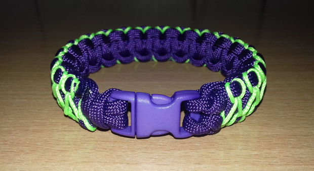 Brățară fixă paracord cusută mov cu verde neon