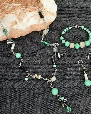Colier lung verde cu cercei si bratara