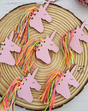 Martisor brosa unicorn roz, martisor unicorn, brosa unicorn, unicorn roz, unicorn multicolor