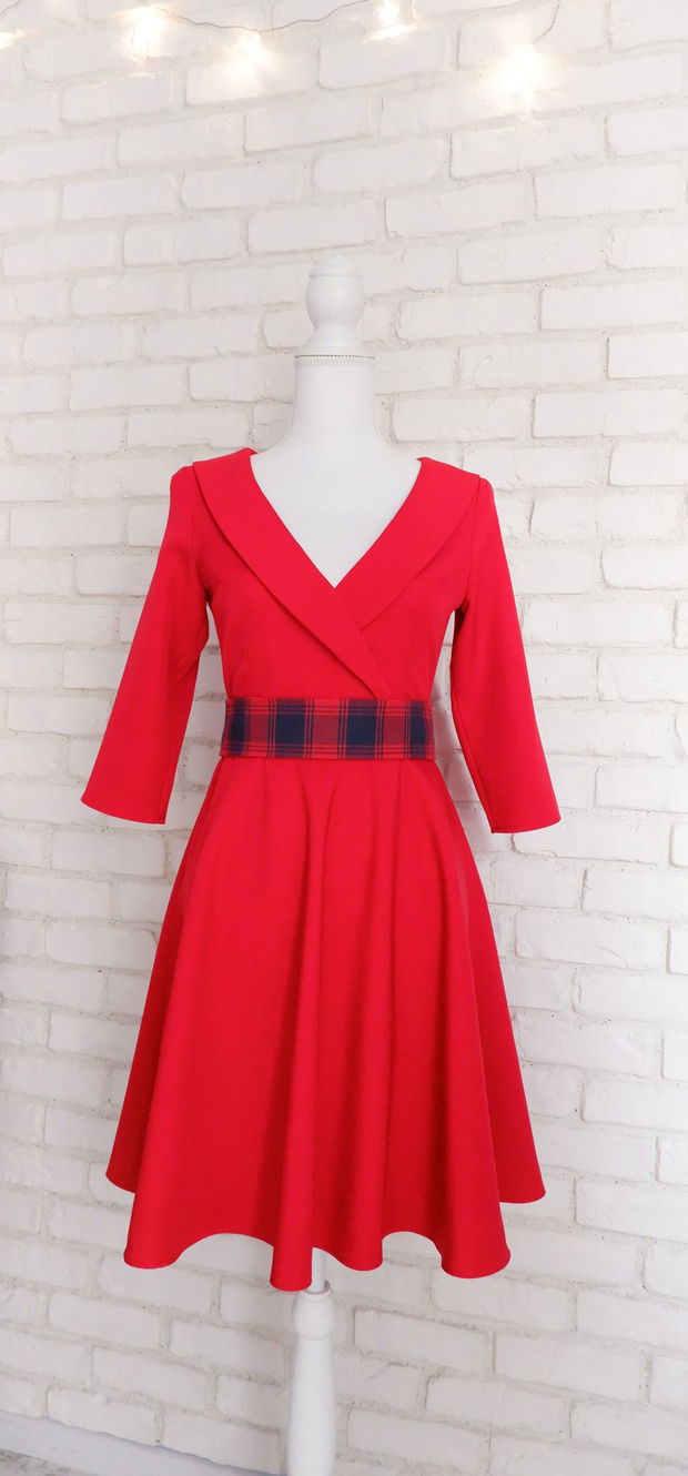 Rochie Clos Rosie cu Guler Intors