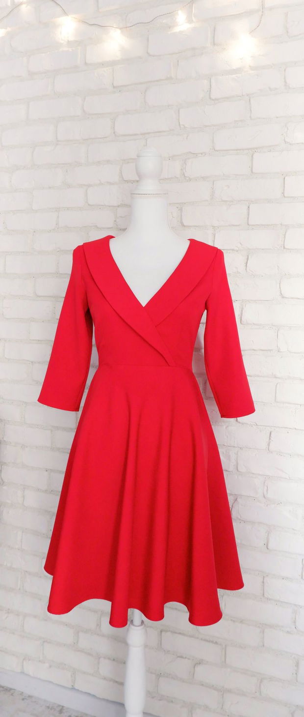 Rochie Clos Rosie cu Guler Intors