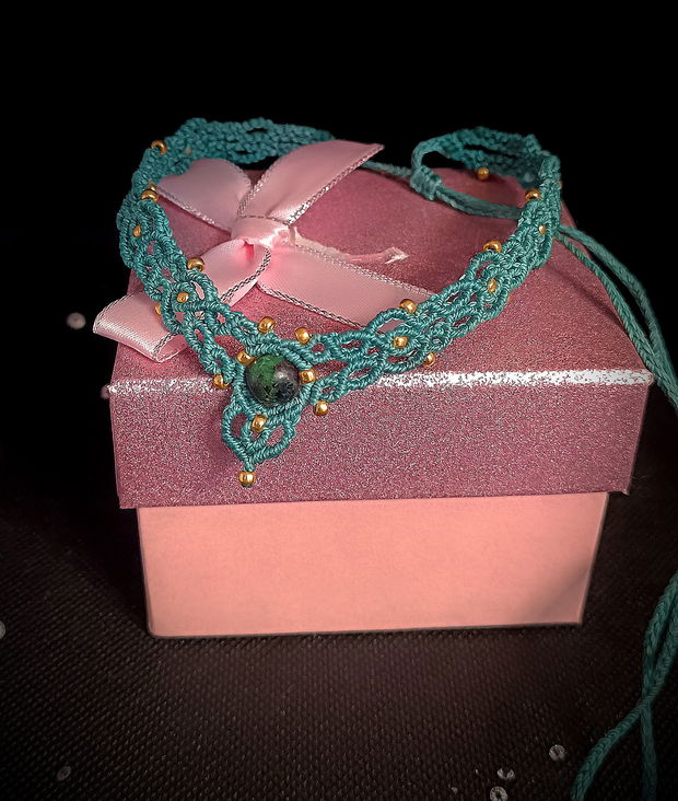 Colier choker micro macrame cristal Unakite