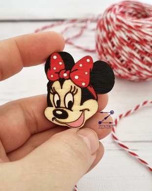 Martisor Minnie Mouse, brosa Minnie Mouse, martisor pictat Minnie, martisor lemn Minnie Mouse