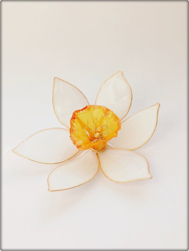 BROȘĂ NARCISĂ