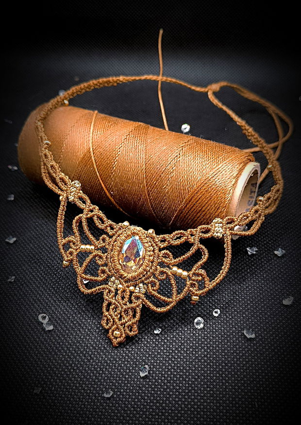 Colier elegant micro macrame cu cristal lacrima Preciosa