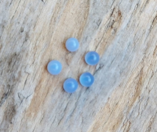 Lot cabochoane 4 mm REZERVAT