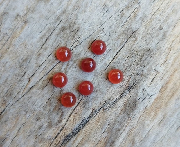 Lot cabochoane 4 mm REZERVAT