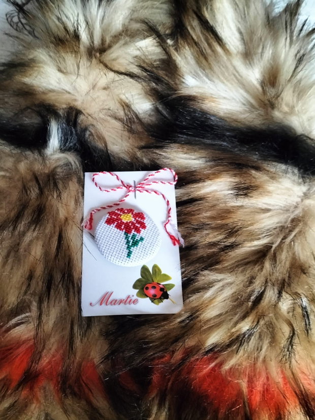Mărțișor brodat manual