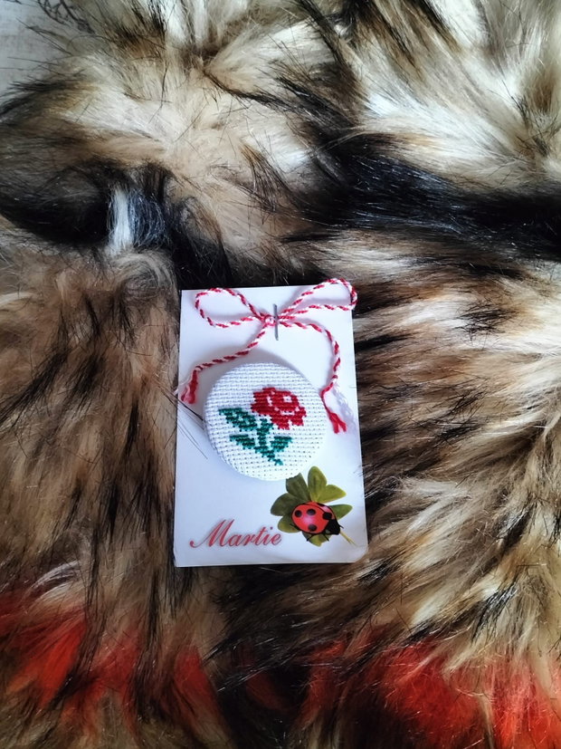 Mărțișor brodat manual