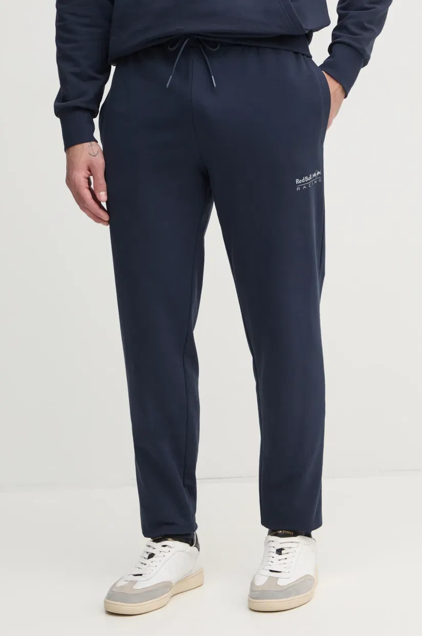 Red Bull Racing x Pepe Jeans pantaloni de trening ESSENTIAL JOGGER culoarea albastru marin, cu imprimeu, RM210003