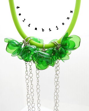 Colier statement handmade unicat - PET-uri (plastic) reciclate - flori (cod1170)