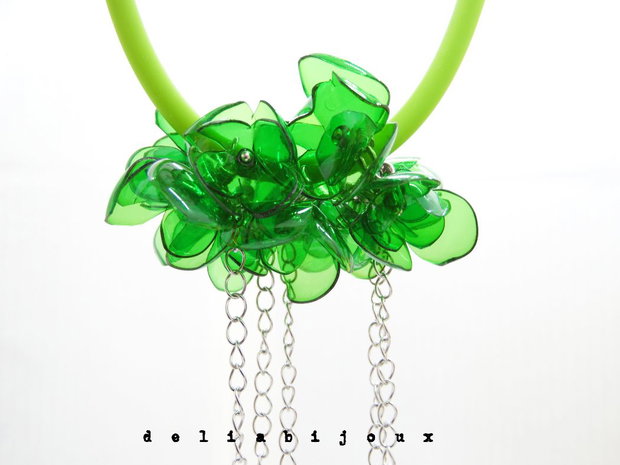 Colier statement handmade unicat - PET-uri (plastic) reciclate - flori (cod1170)