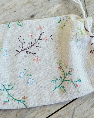 Saculet bumbac, crengute si flori - 18x13 cm