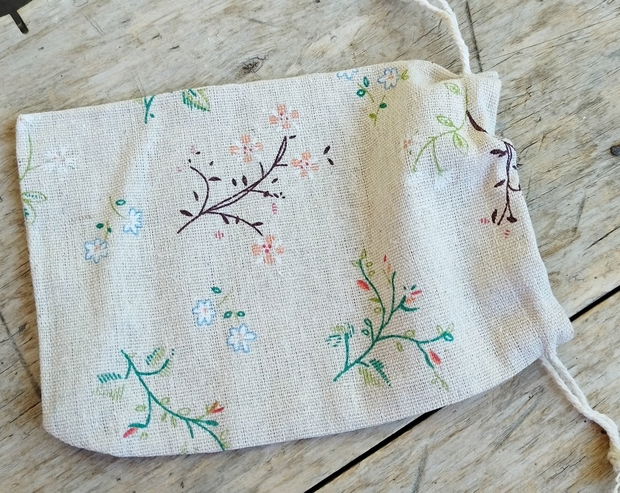 Saculet bumbac, crengute si flori - 18x13 cm