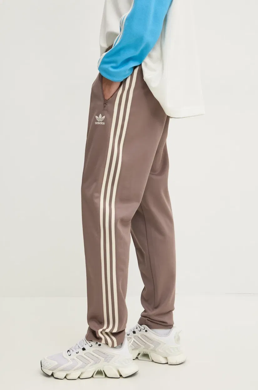 adidas Originals pantaloni de trening CLASSIC TP culoarea maro, cu imprimeu, JP2525