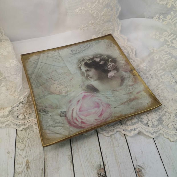 Farfurie din sticla, decorata manual cu imagine vintage