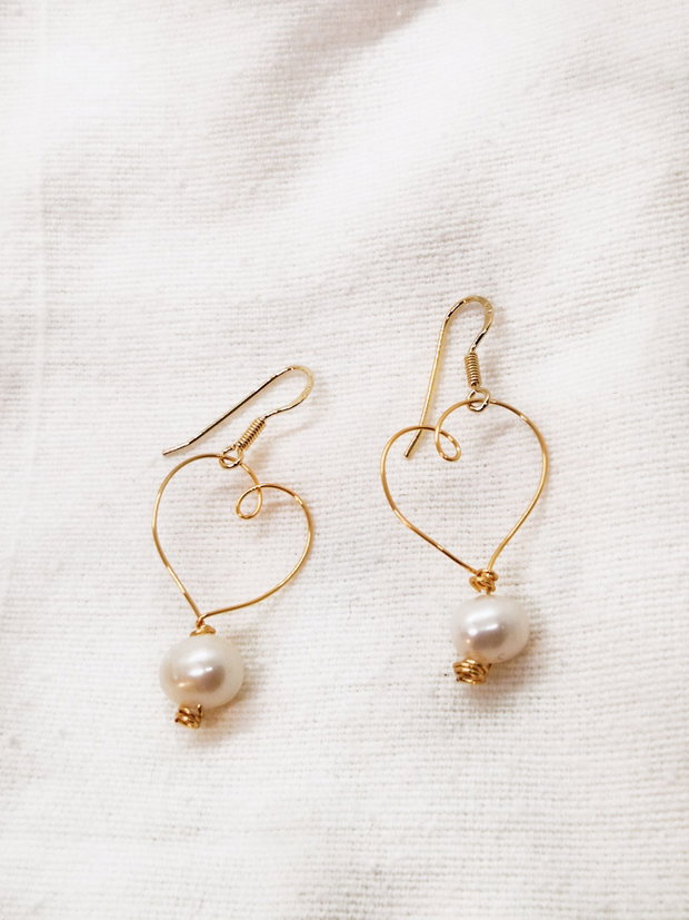 Cercei "Pearl Heart" din alama, argint placat cu aur si perle de cultura