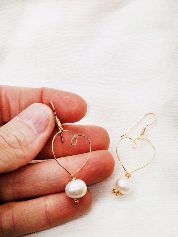 Cercei "Pearl Heart" din alama, argint placat cu aur si perle de cultura