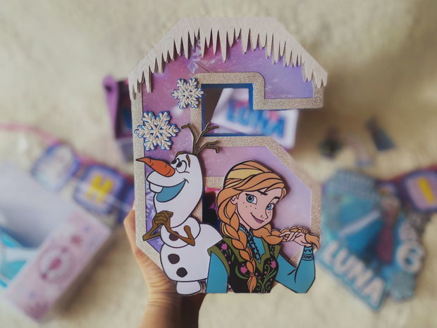 Număr Decorativ Personalizat cu Tematica Frozen și Anul Nașterii Decor Handmade Personalizat pentru Petrecere sau Eveniment Frozen