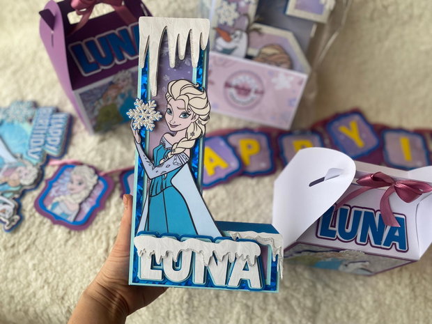 Litera decorativă personalizată cu tematică Frozen Inițială personalizată cu nume pentru decor Decorațiune de petrecere Frozen realizată manual.