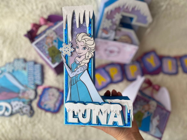 Litera decorativă personalizată cu tematică Frozen Inițială personalizată cu nume pentru decor Decorațiune de petrecere Frozen realizată manual.