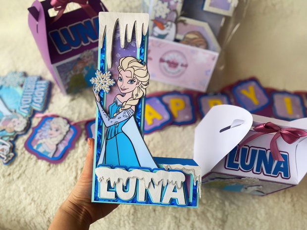 Litera decorativă personalizată cu tematică Frozen Inițială personalizată cu nume pentru decor Decorațiune de petrecere Frozen realizată manual.