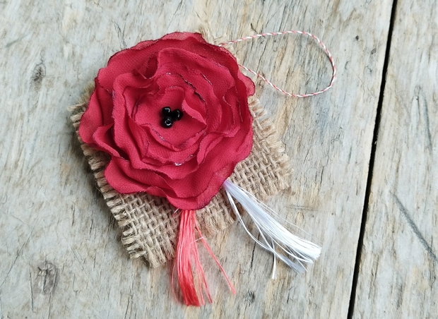 Martisor - brosa floare organza pe iuta