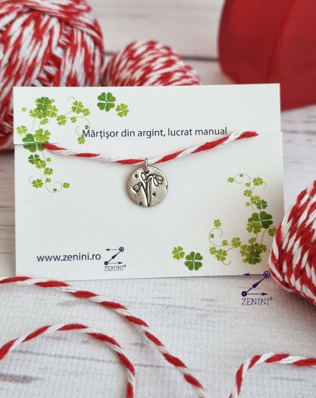 Set cadou 8 Martie: esarfa eleganta, martisor din argint si lumanare din ceara naturala de albine