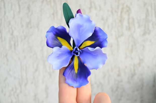 Iris mov- Brosa supradimensionata