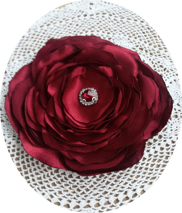 Brosa floare grena gigant cu cristale 17 cm