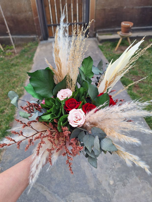 Buchet mireasa trandafiri criogenati roșii