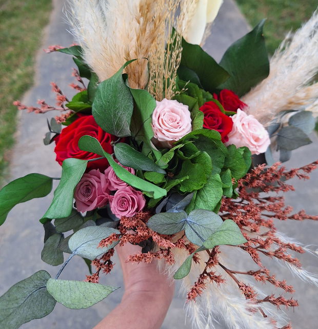 Buchet mireasa trandafiri criogenati roșii
