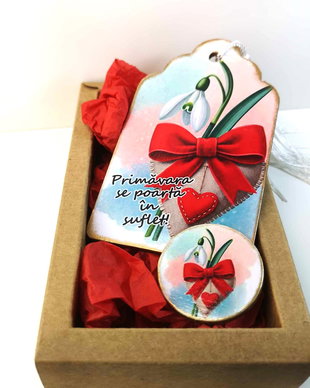 Set cadou personalizat cu semn de cartte si martisor
