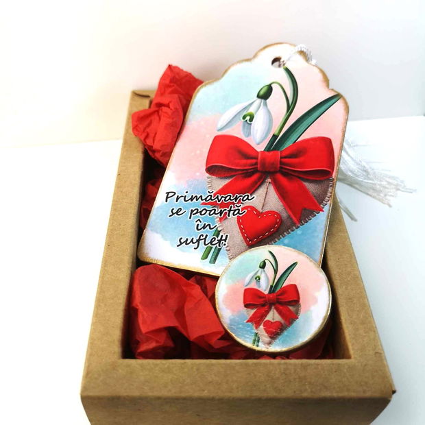 Set cadou personalizat cu semn de cartte si martisor