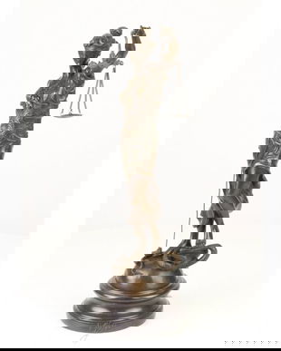 Justitia - statueta din bronz pe un soclu din marmura