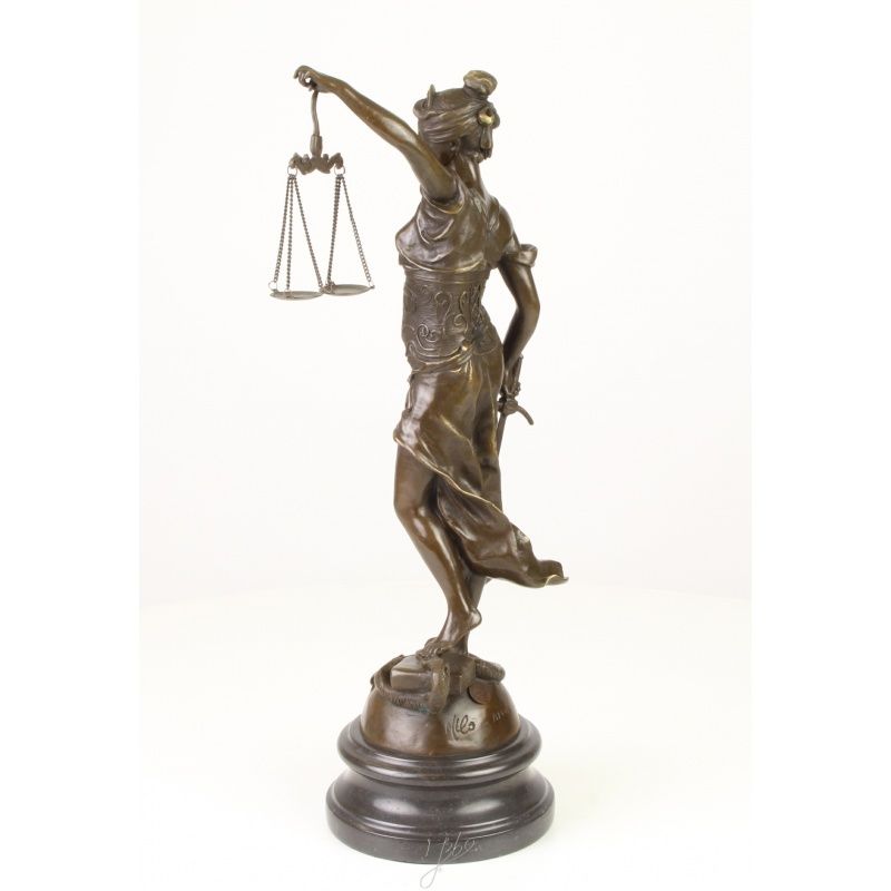 Justitia - statueta din bronz pe un soclu din marmura