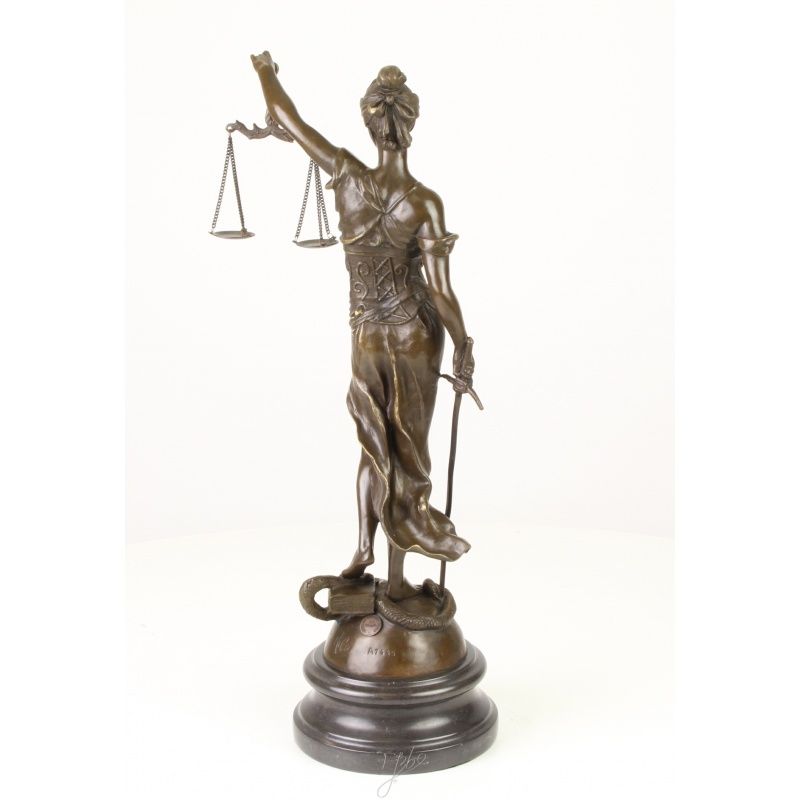 Justitia - statueta din bronz pe un soclu din marmura