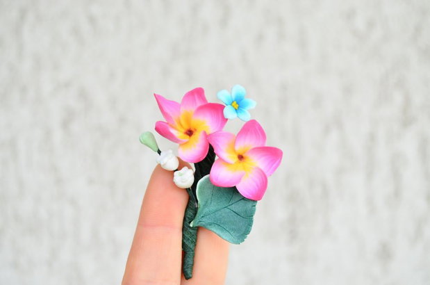 Plumeria roz, lacramioare si nu ma uita- Brosa buchet