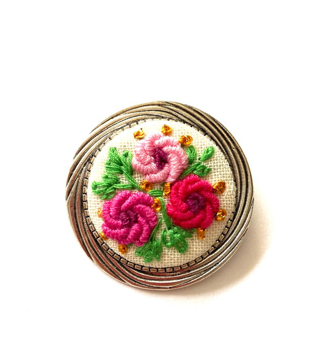 Brosa  martisor cu broderie manuala