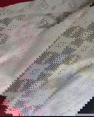 Noua/fata de masa dantela